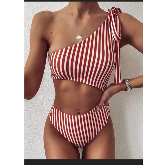 One piece bathing suit - Picture 1 of 1